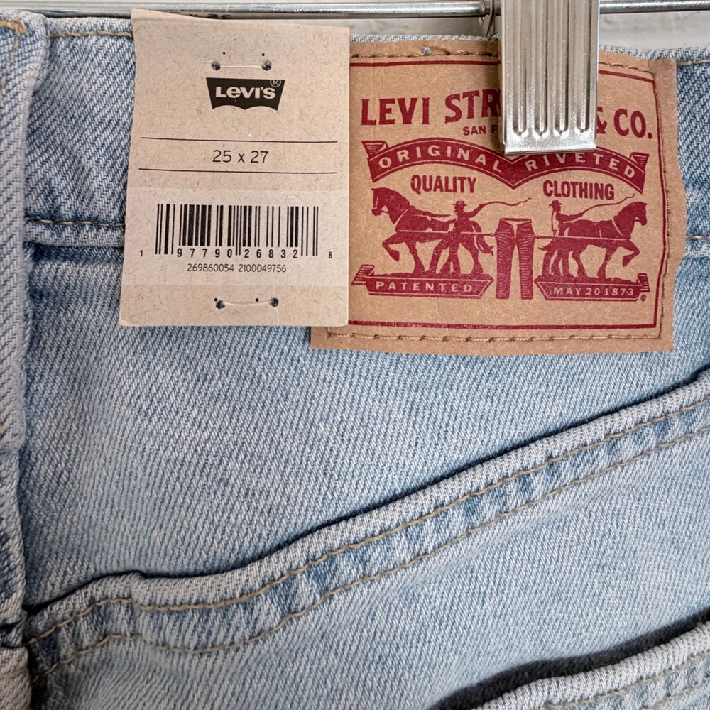 Levi’s high-waisted mom jeans - Picture 5 of 5